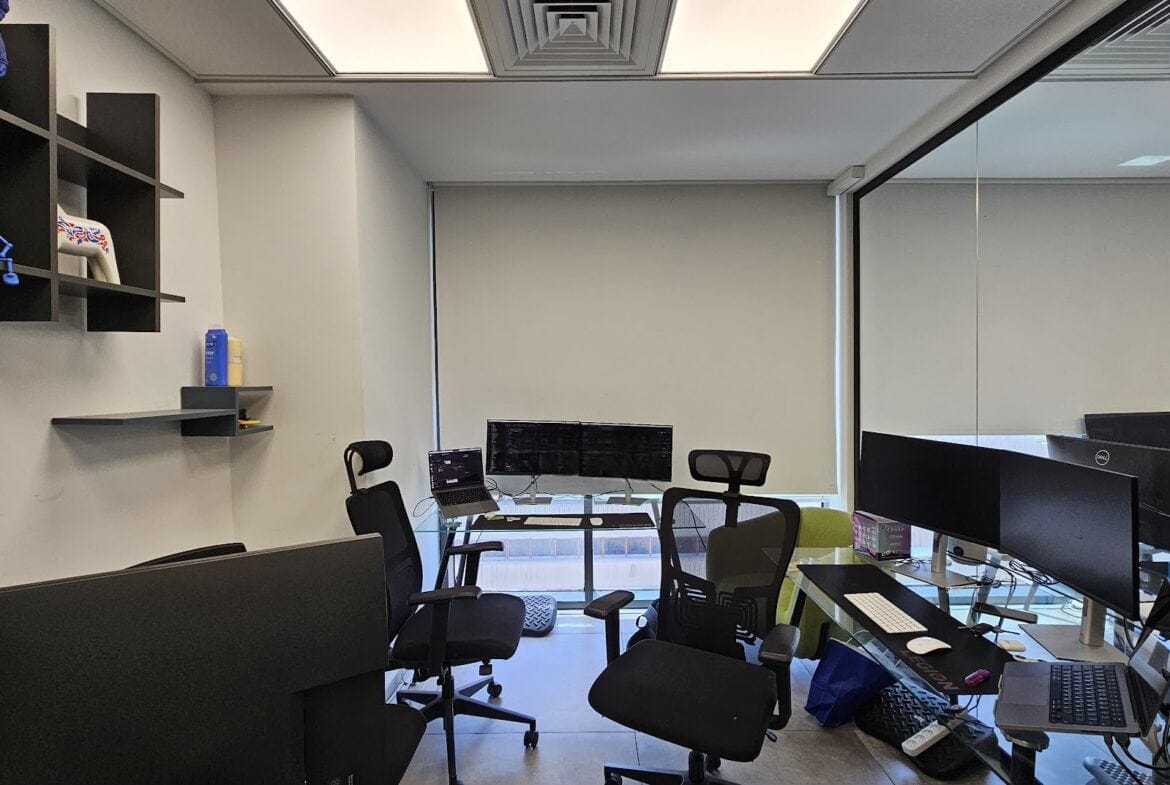 חדר עבודה במשרד במגדלי אלון