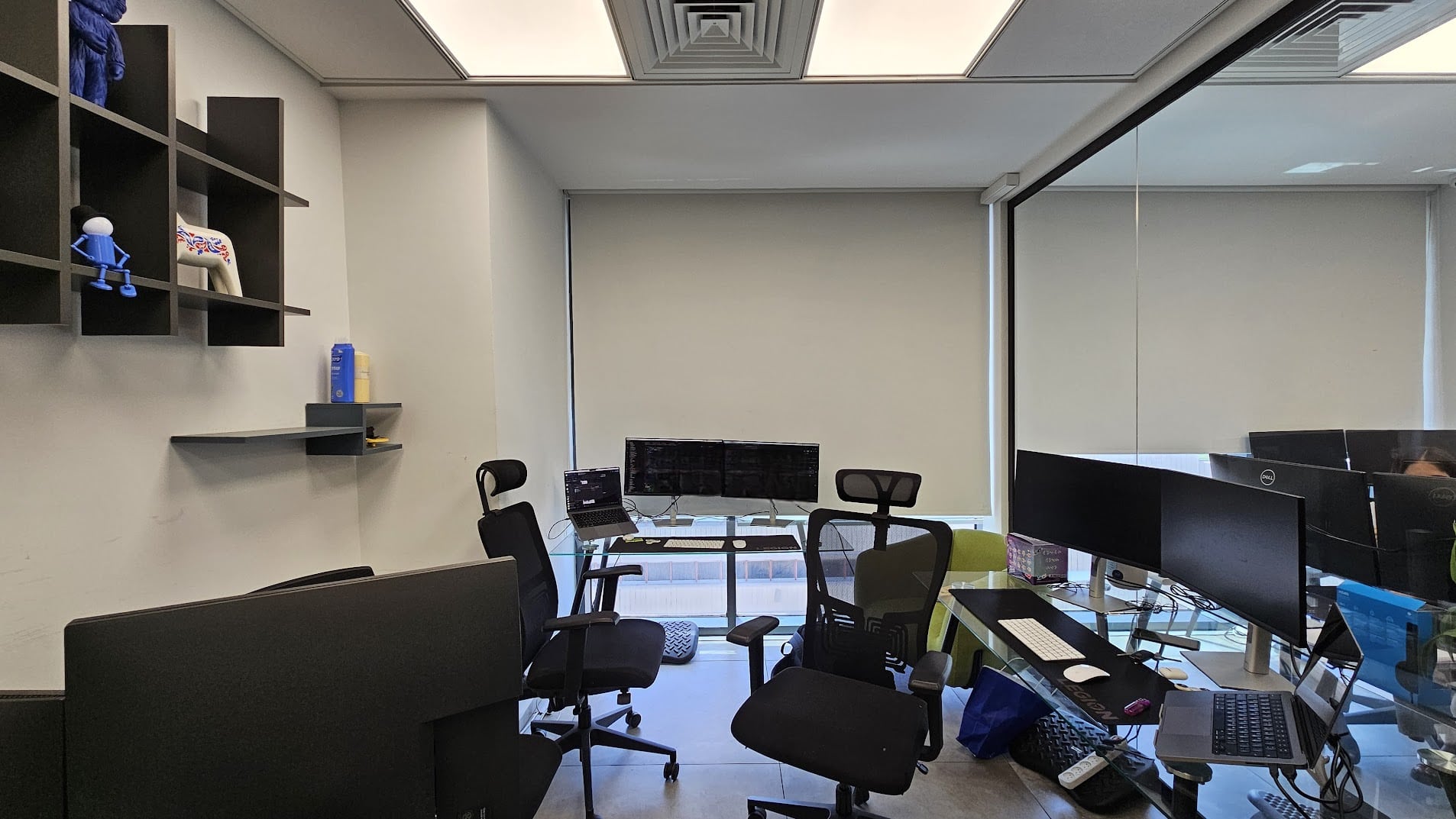 חדר עבודה במשרד במגדלי אלון