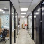 מבט כללי- חלוקה לחדרי עבודה ומסדרון במשרד