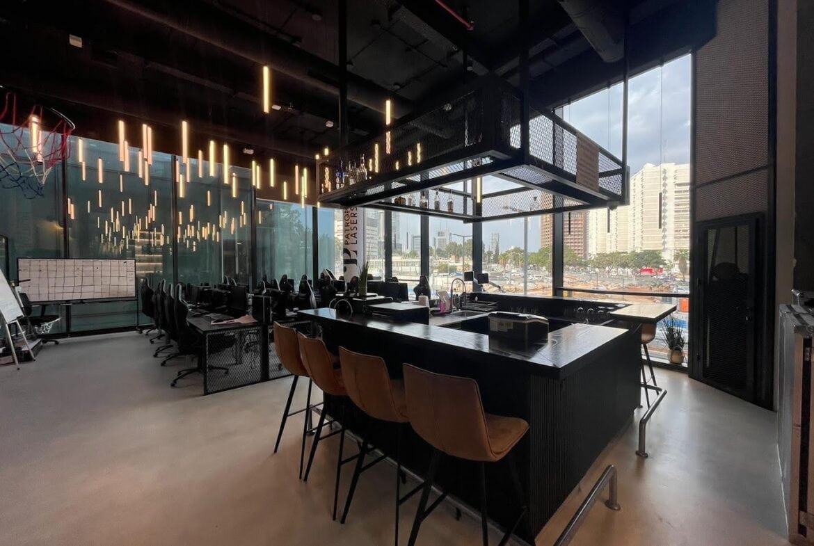 בר במשרד לשתייה ואוכל לשימוש העובדים