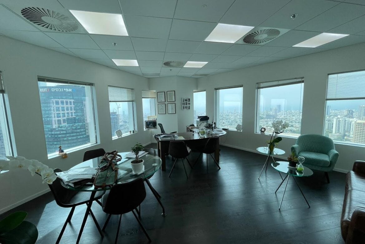 חדר עבודה גדול