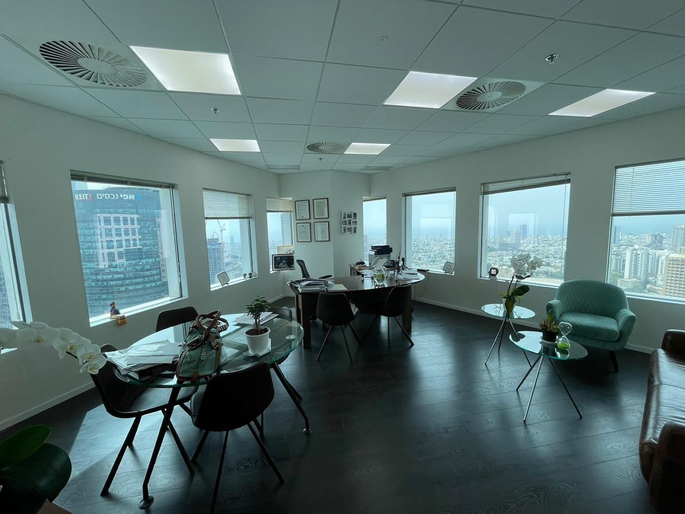 חדר עבודה גדול