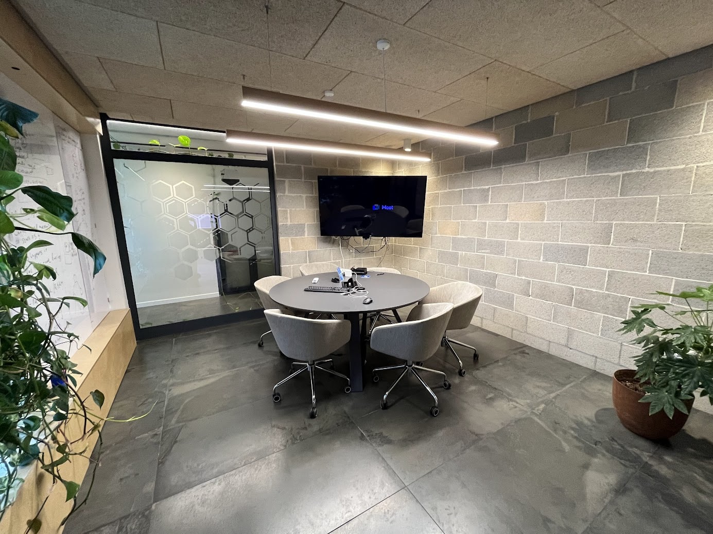 חדר ישיבות קטן