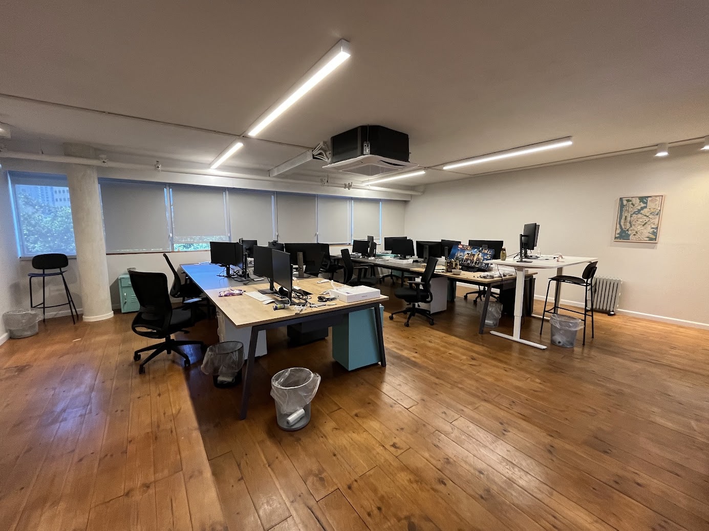 אופן ספייס עם עמדות עבודה