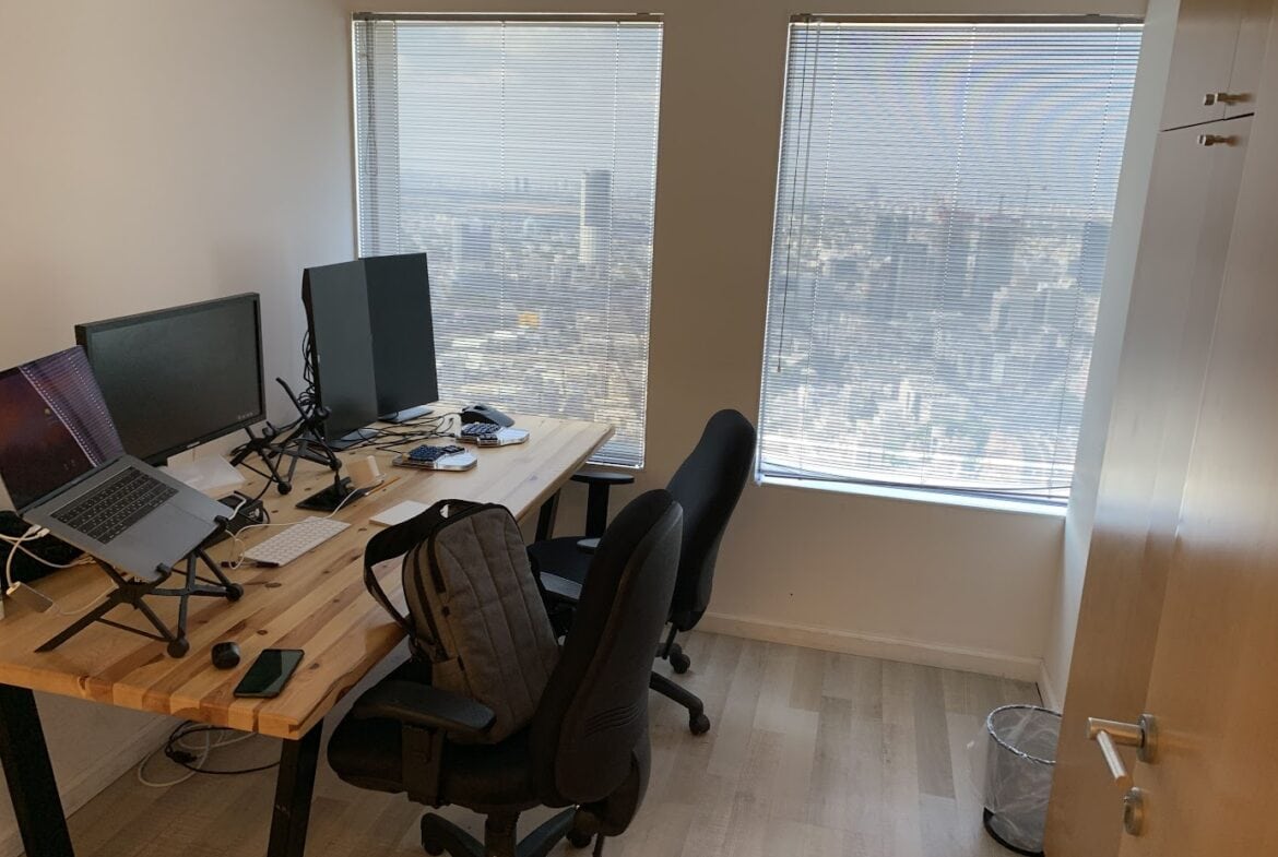 אחד מחדרי עבודה