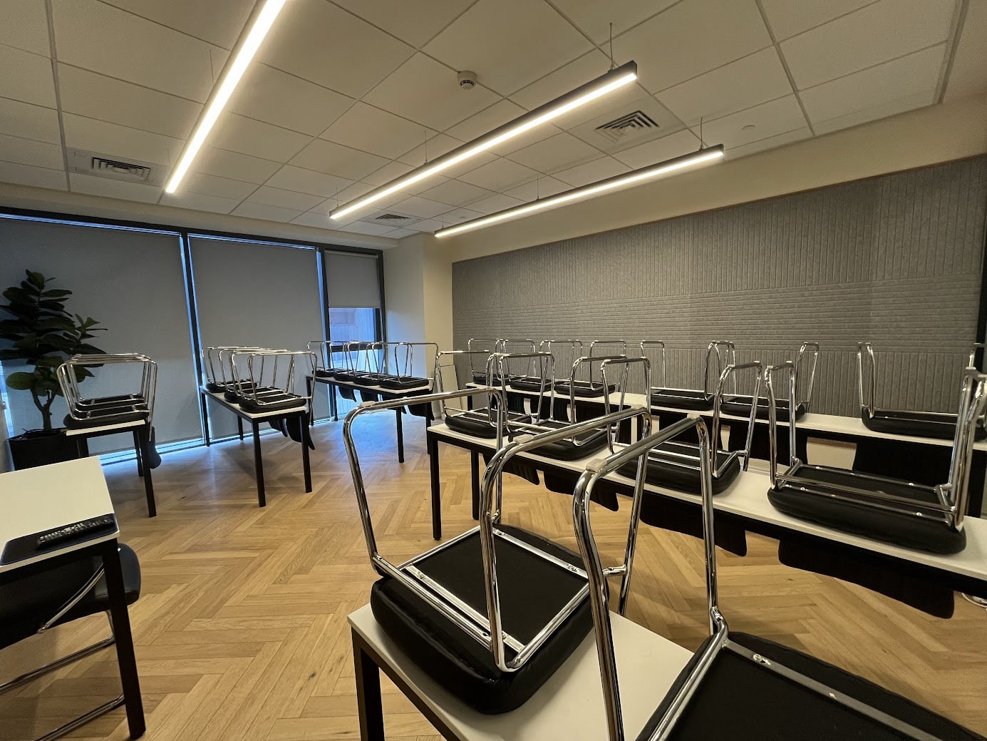 חדר עבודה גדול- כיתה/ אופן ספייס/ חדר צוות