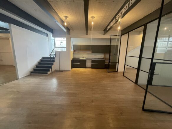 מטבח עם מקום לפינות אוכל ולאונג'