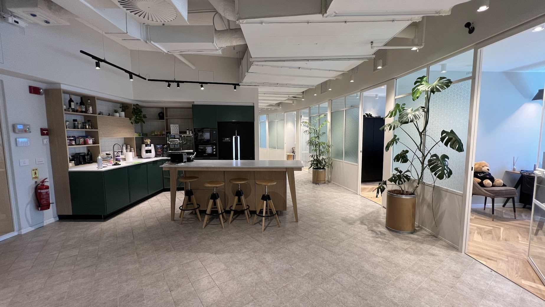 מטבח מרוהט ומאובזר