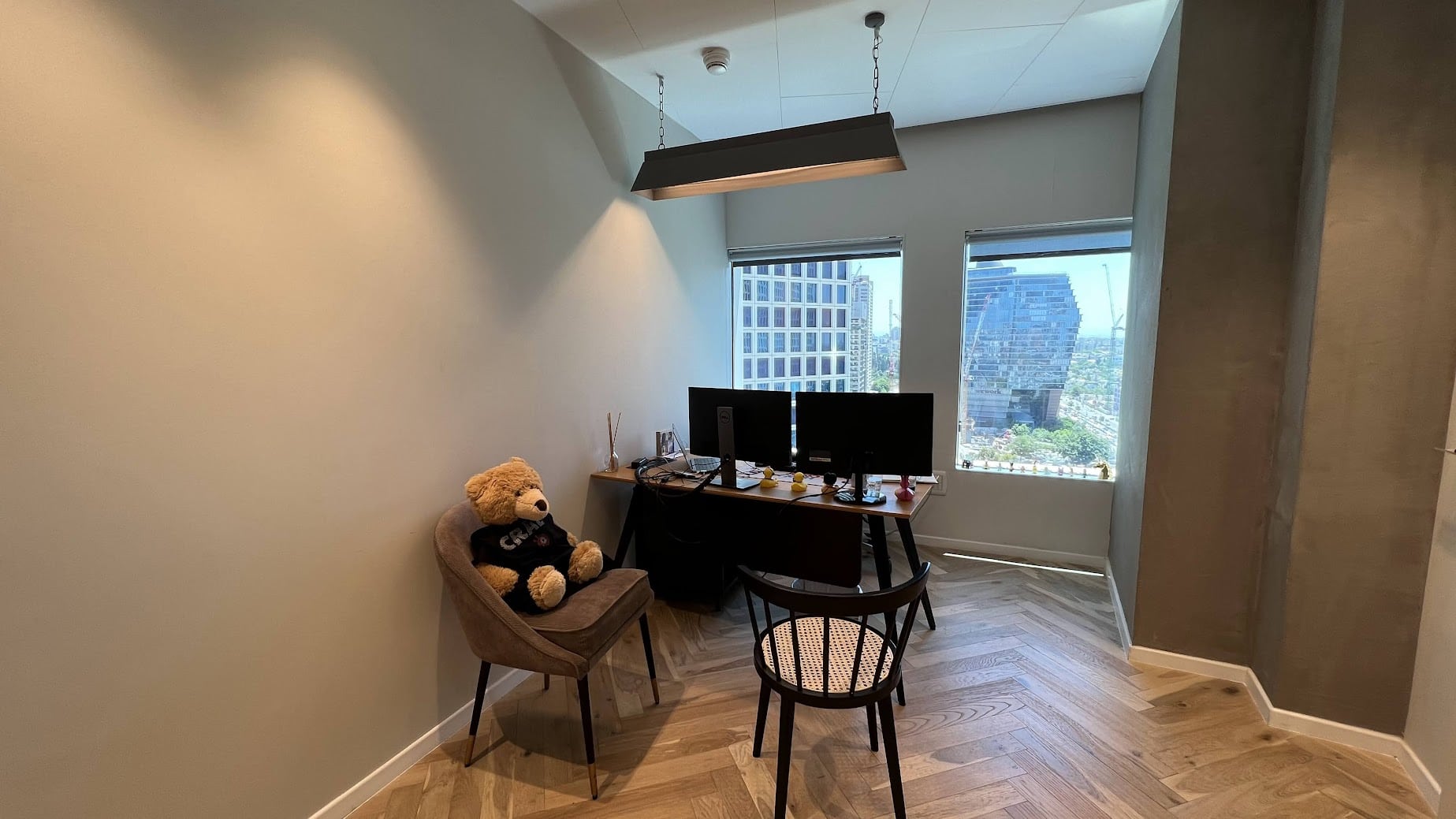 אחד מחדרי עבודה