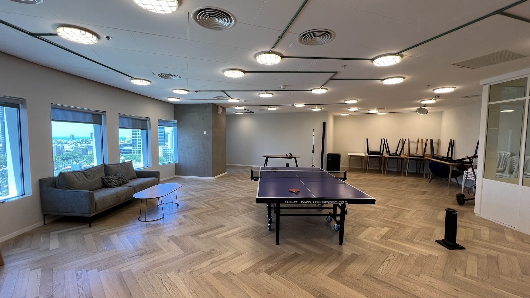 אזור לאונג'/ חדר יוגה