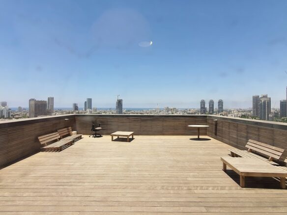מרפסת פרטית עם נוף לכל תל אביב