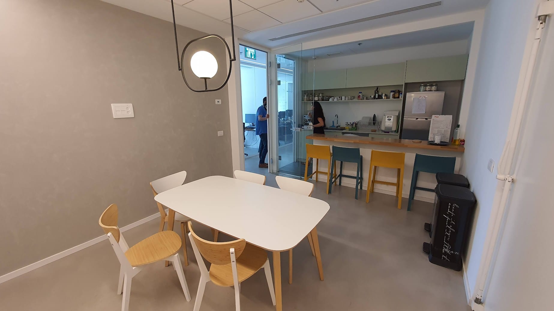 מטבח עם מקום לפינות אוכל