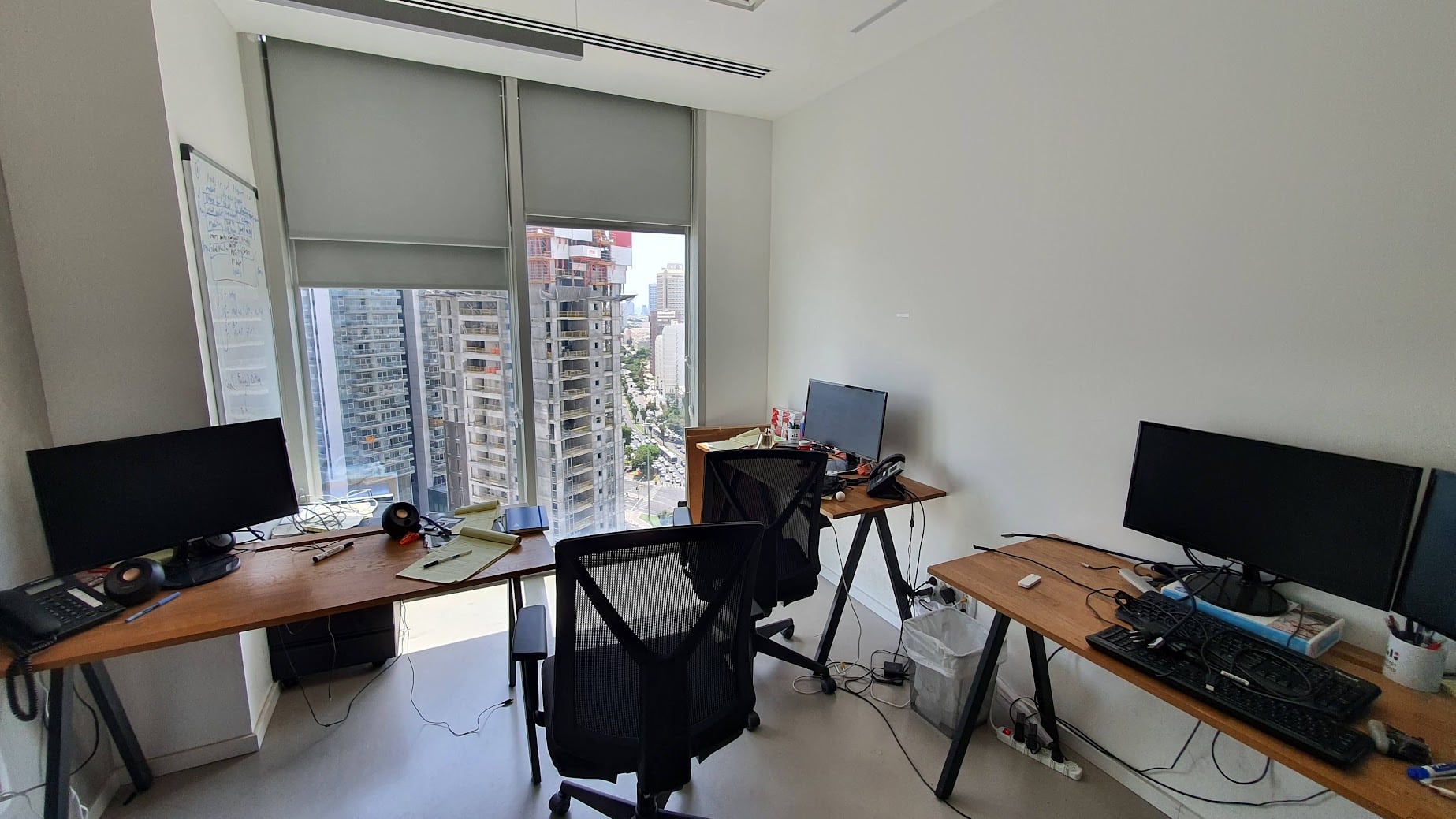 חדר עבודה במשרד במגדל WE