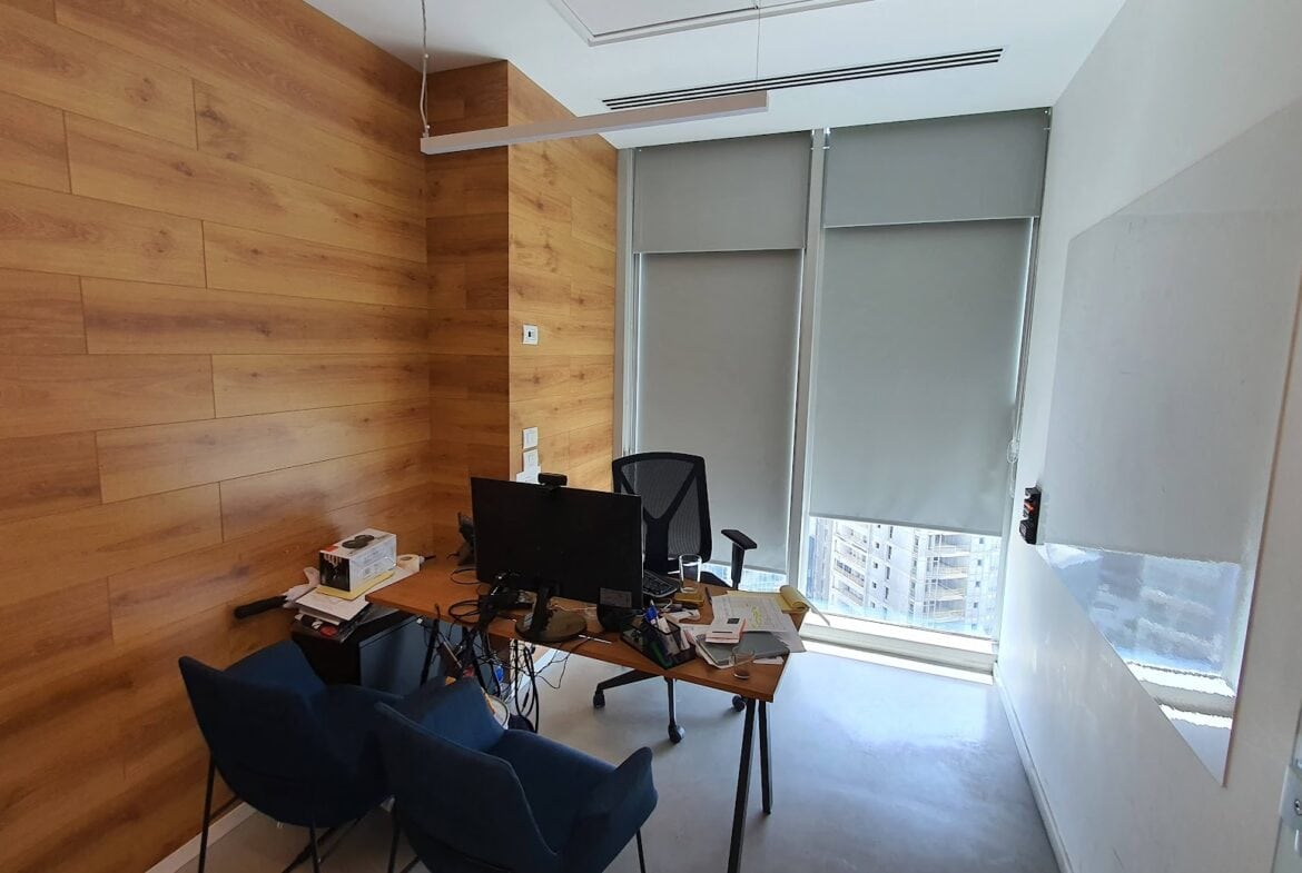 חדר עבודה נוסף יחיד במשרד