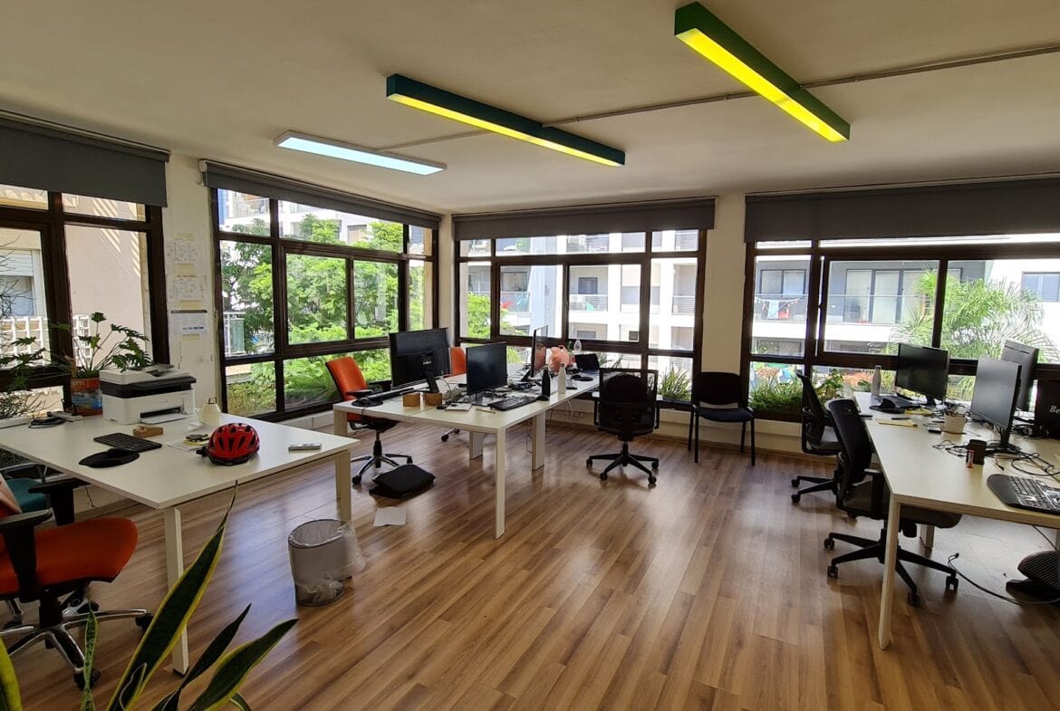 אופן ספייס עם עמדות עבודה