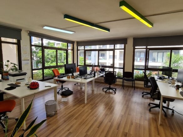 אופן ספייס עם עמדות עבודה