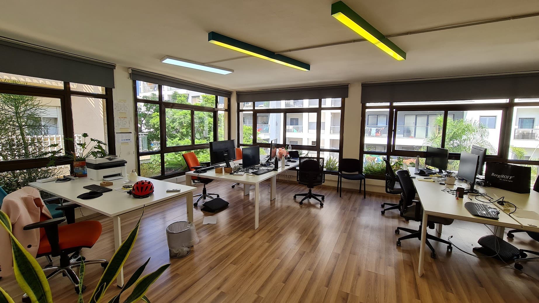 אופן ספייס עם עמדות עבודה אופן ספייס עם עמדות עבודה