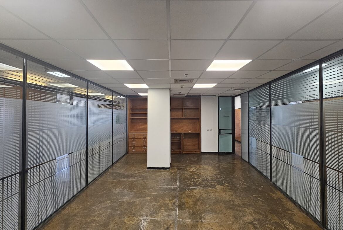 חדר גדול/ חדר צוות/ אזור לאונג'