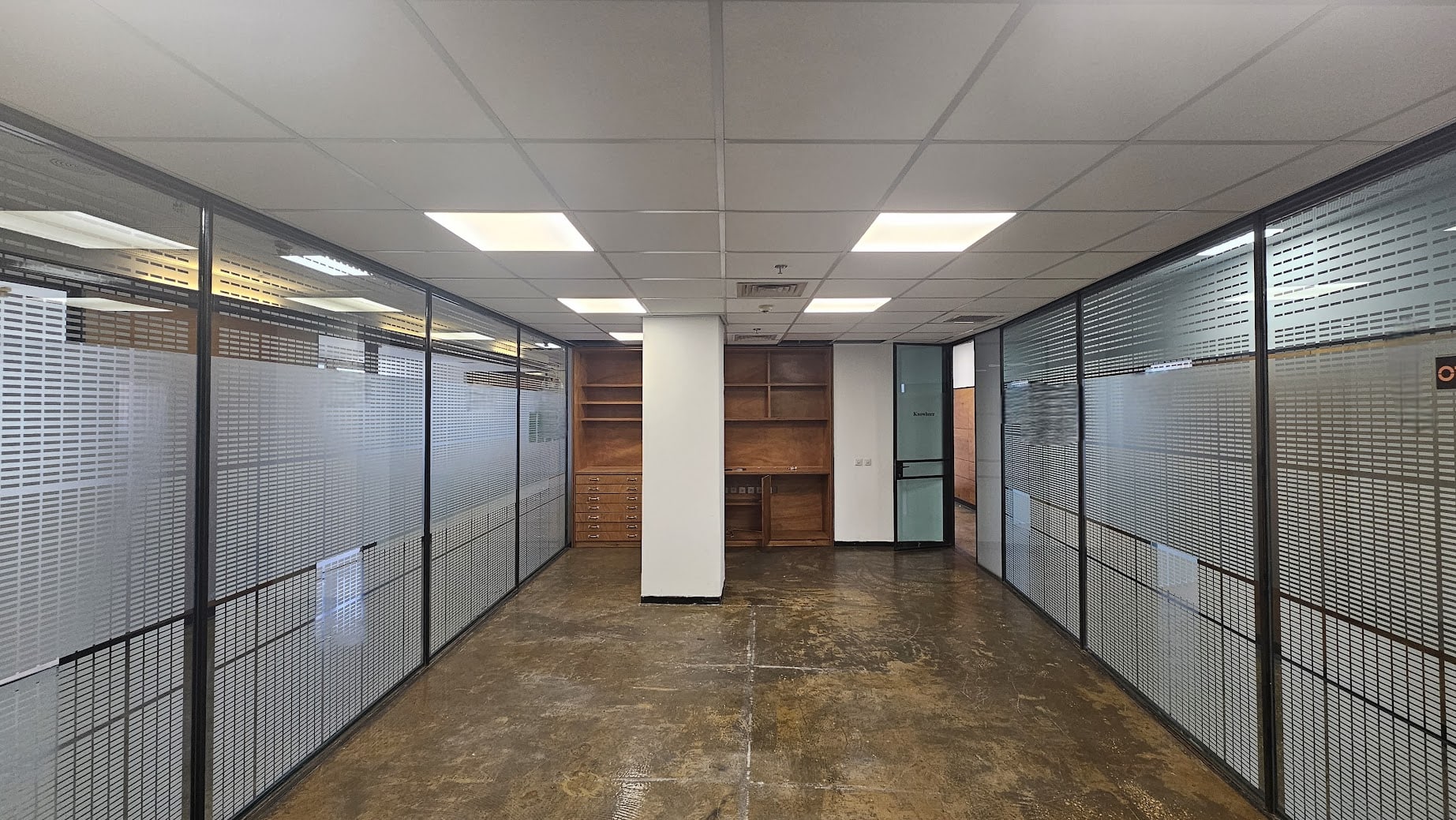 חדר גדול/ חדר צוות/ אזור לאונג'