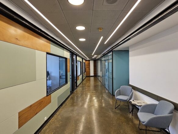 מסדרון וחלוקה לחדרים- פינת ישיבה