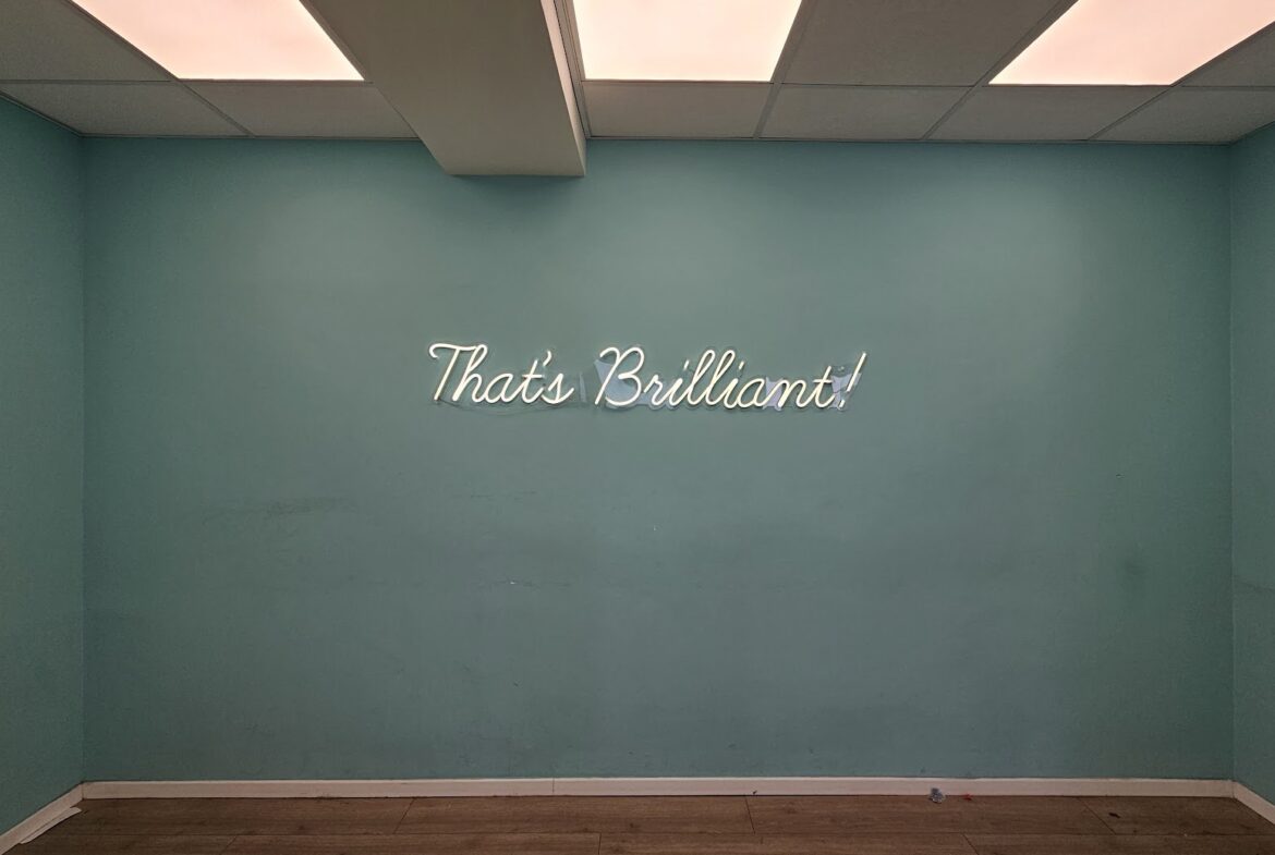 אחד מחדרי עבודה גדולים