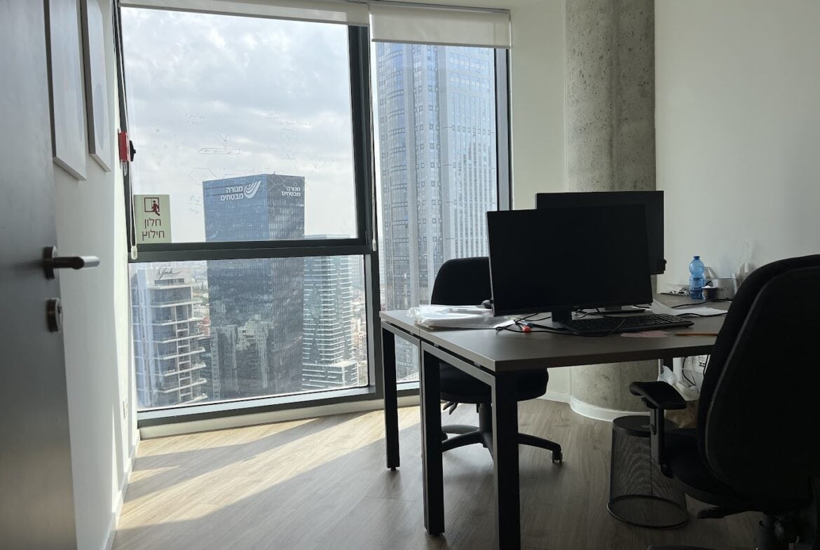 חדר עבודה נוסף במשרד
