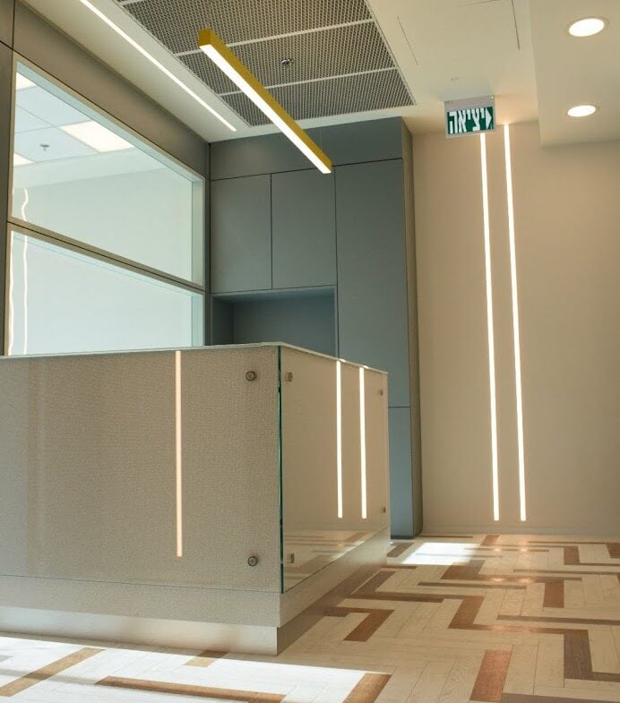 עמדת קבלה ואזור כניסה למשרד