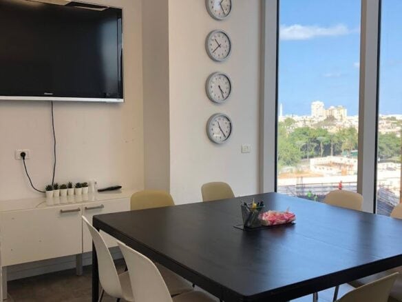 חדר ישיבות במשרד