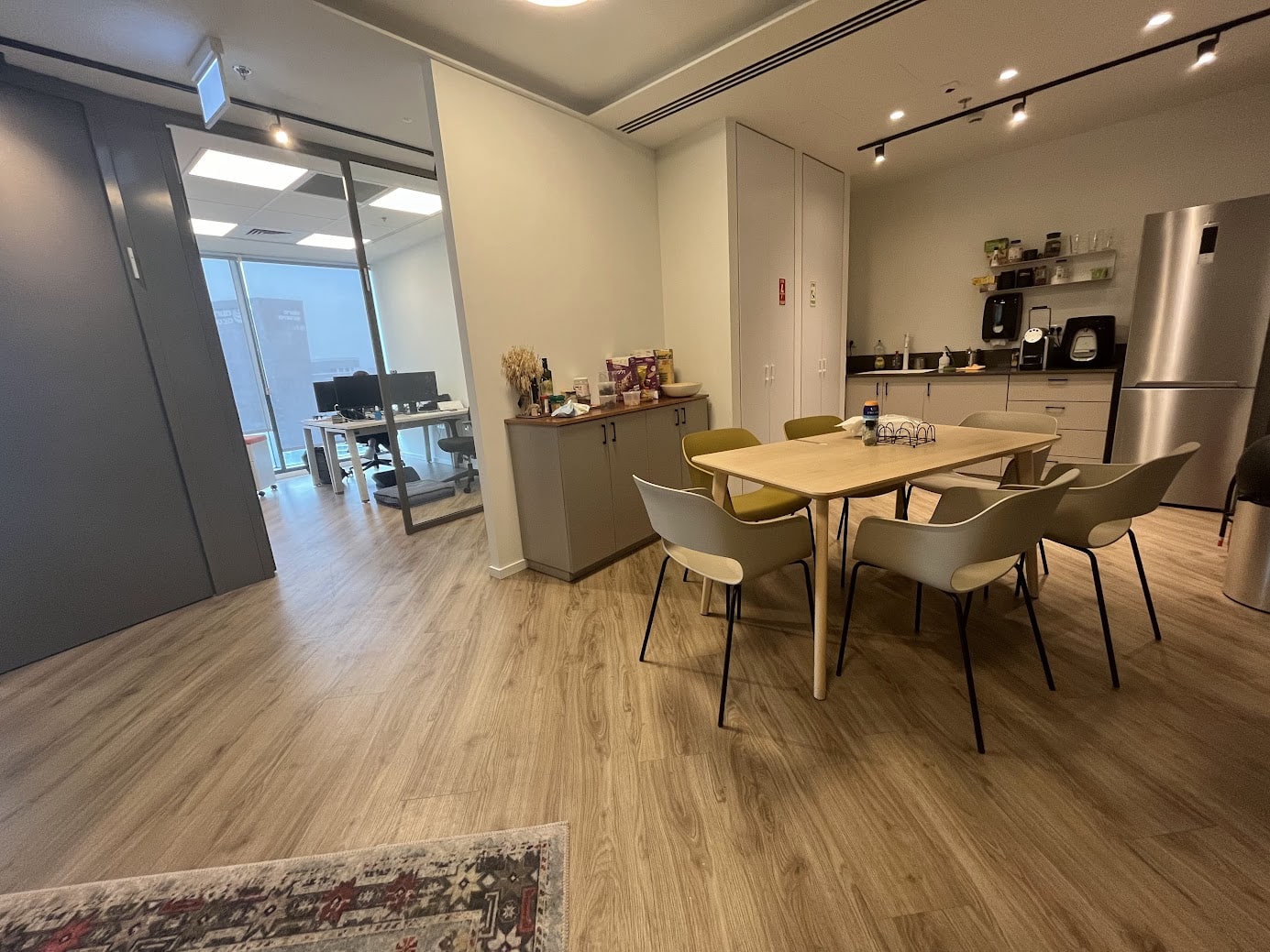 מטבחון עם פינת ישיבה