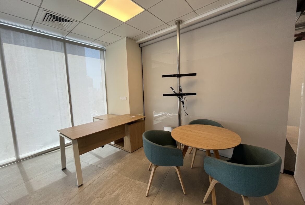 חדר ישיבות קטן/ חדר עבודה