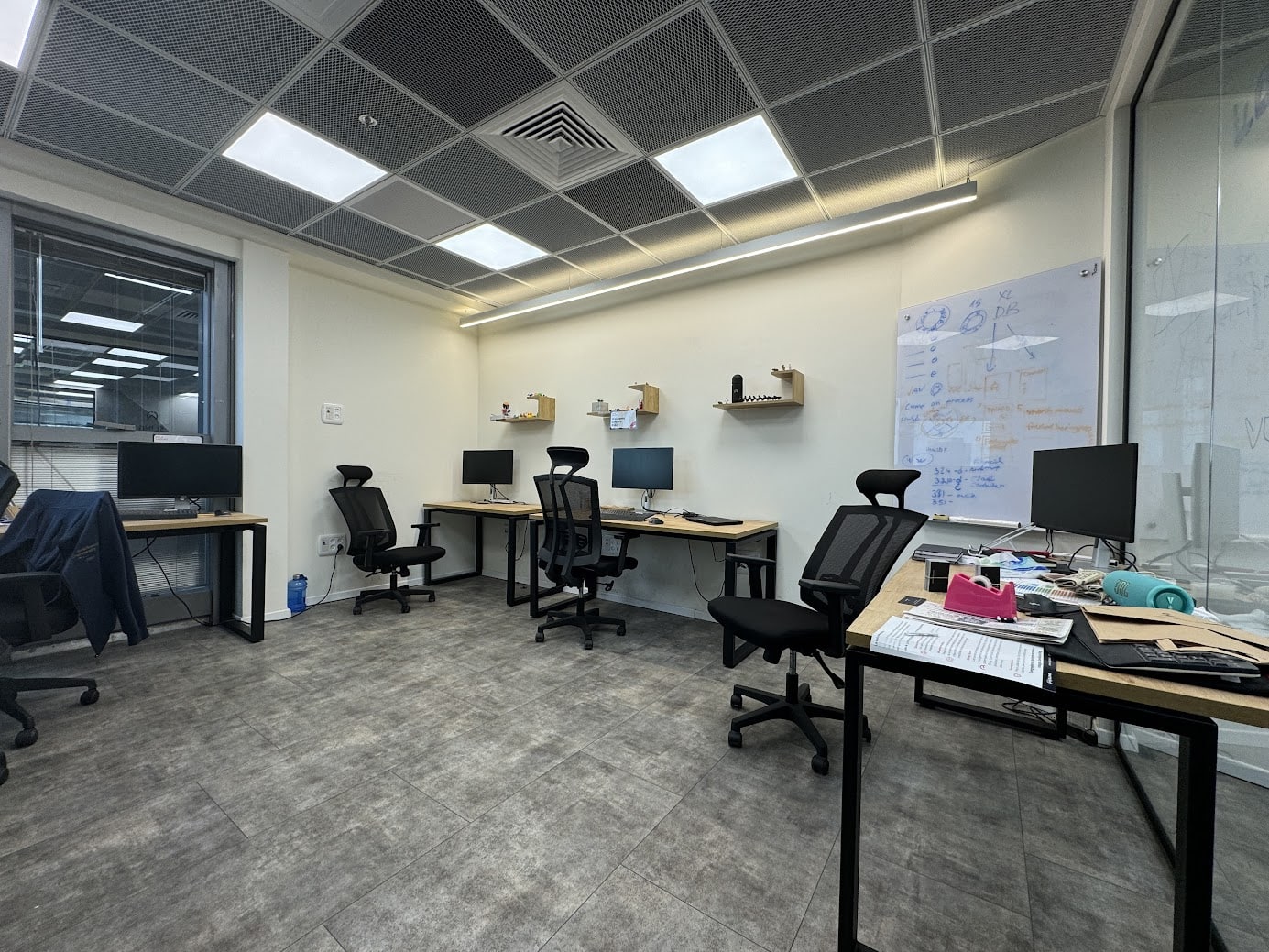 חדר צוות/ חדר עבודה גדול