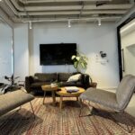 לאונג' קטן בכניסה/ פינת ישיבה