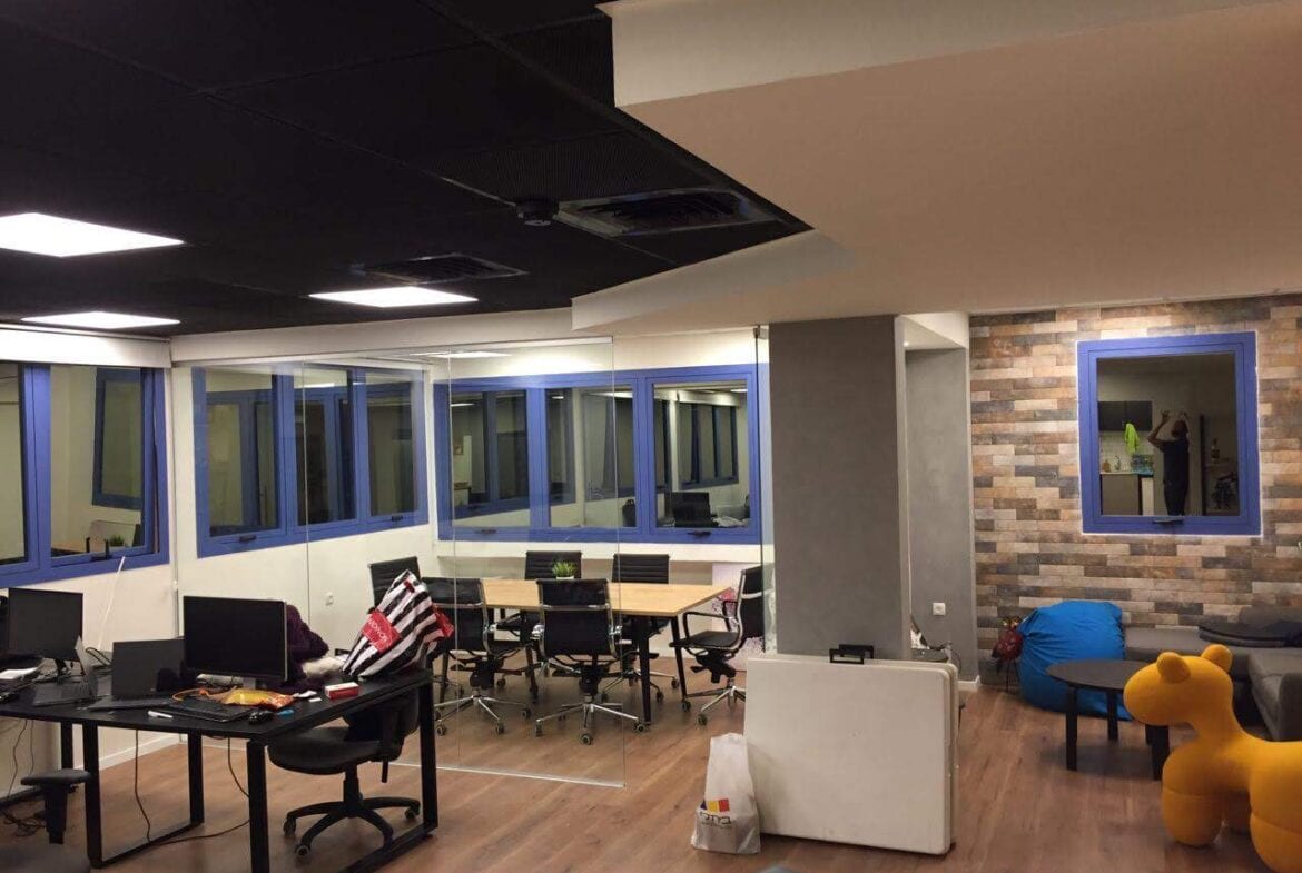 אופן ספייס עם עמדות עבודה