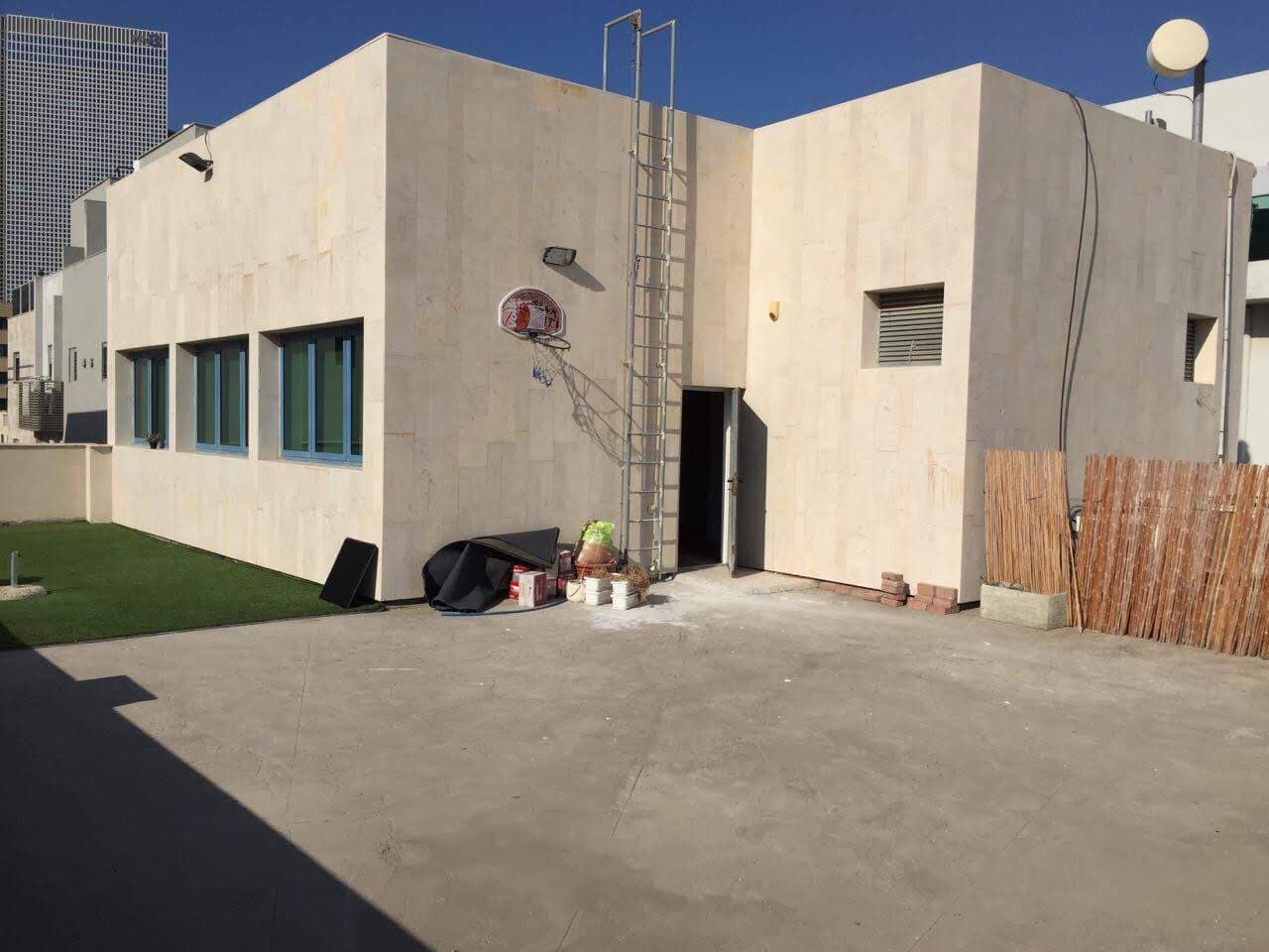 מרפסת פרטית