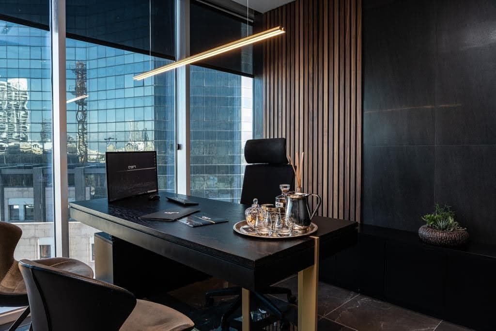 חדר עבודה במגדל WE