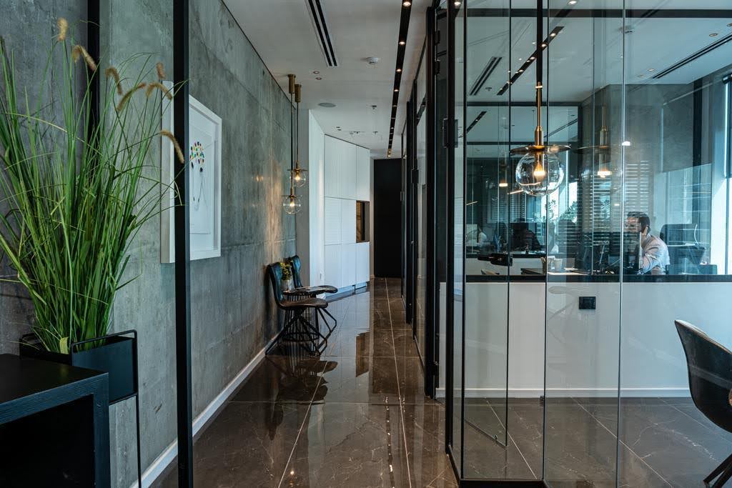 חלוקה לחדרים ועמדת קבלה