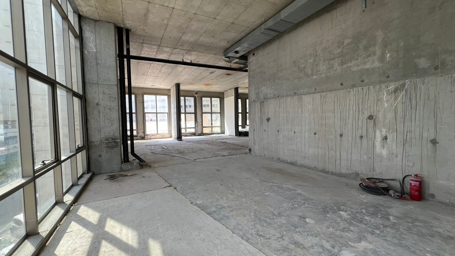 משרד במעטפת בבית ויקטוריה