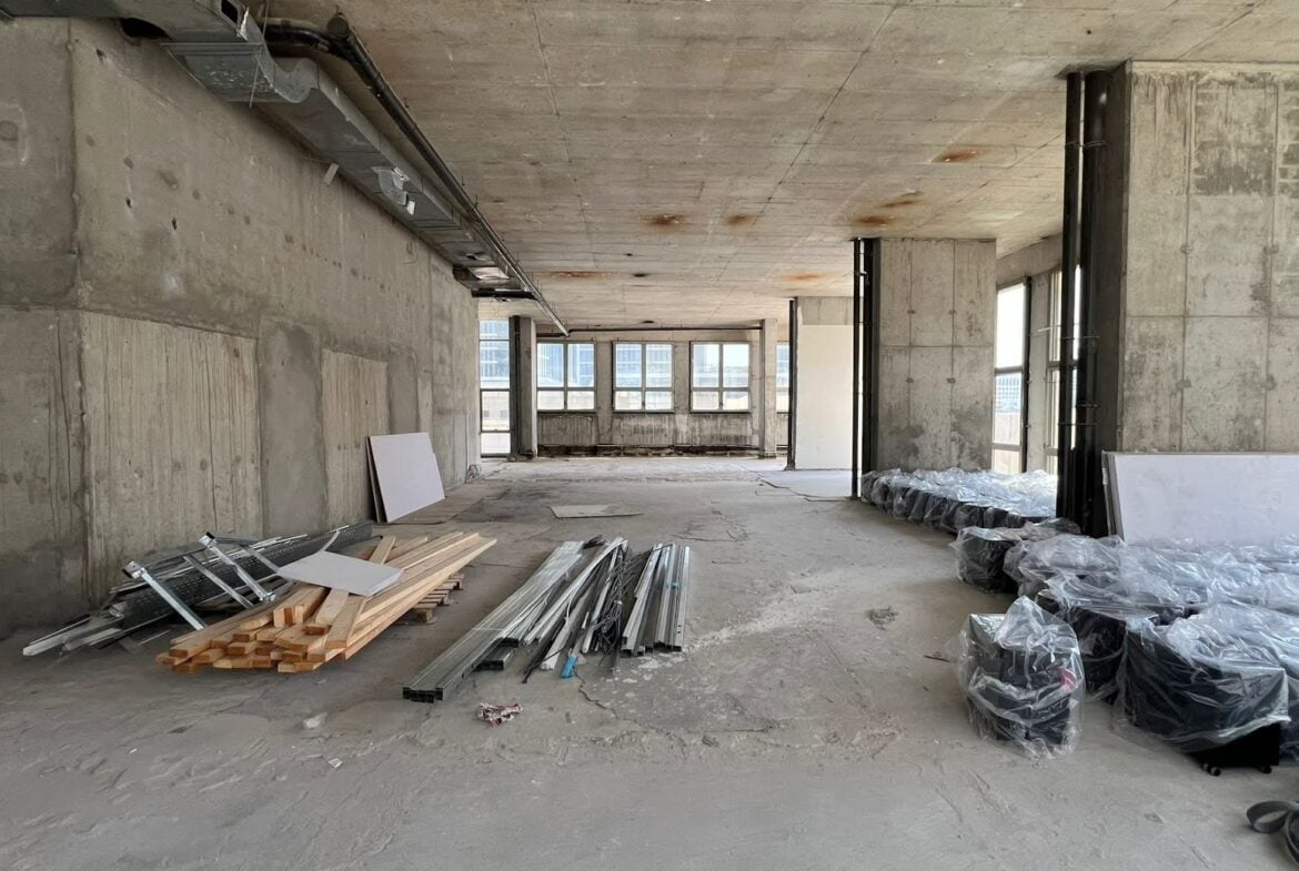 משרד במעטפת בבית ויקטוריה