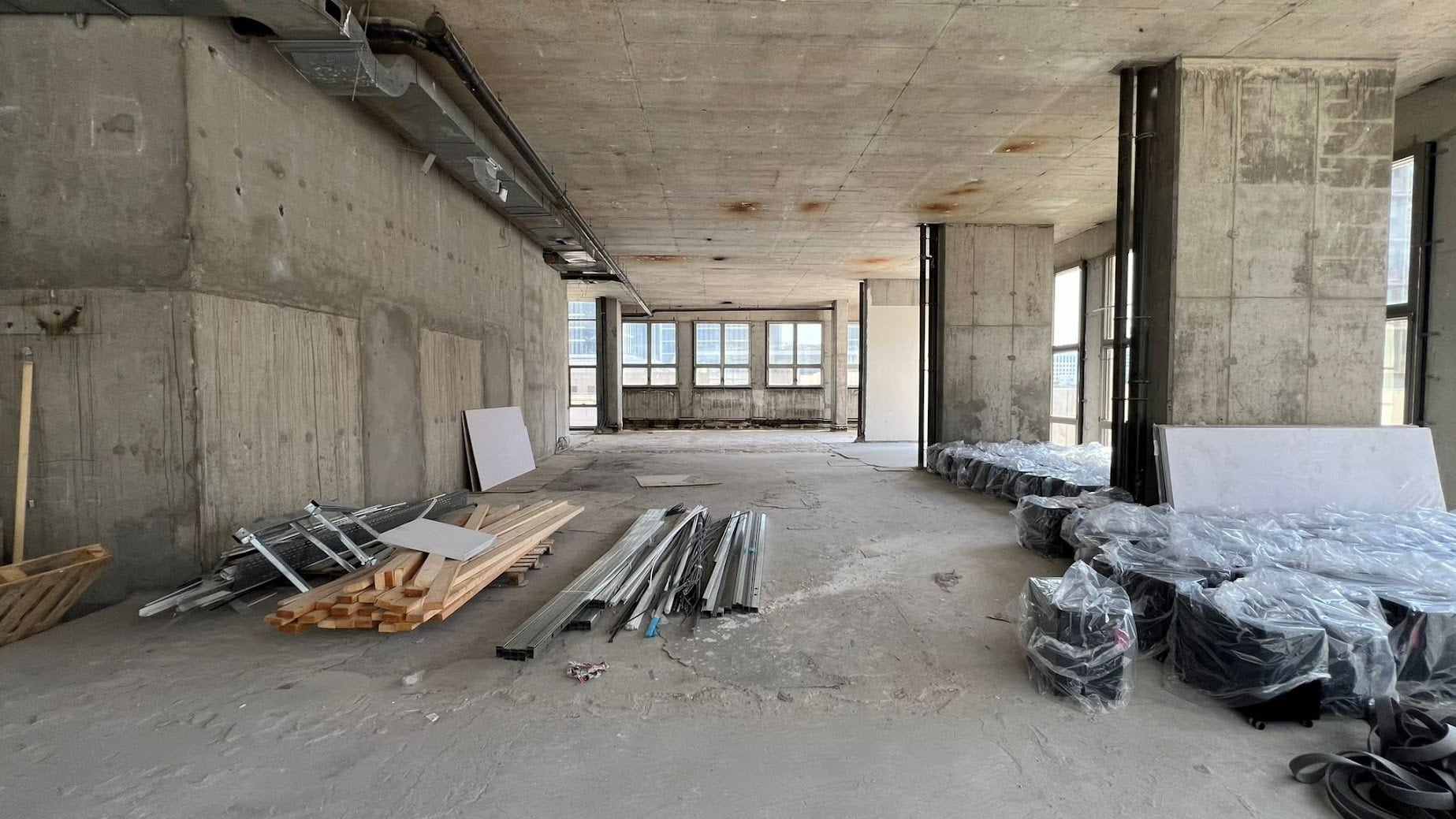 משרד במעטפת בבית ויקטוריה