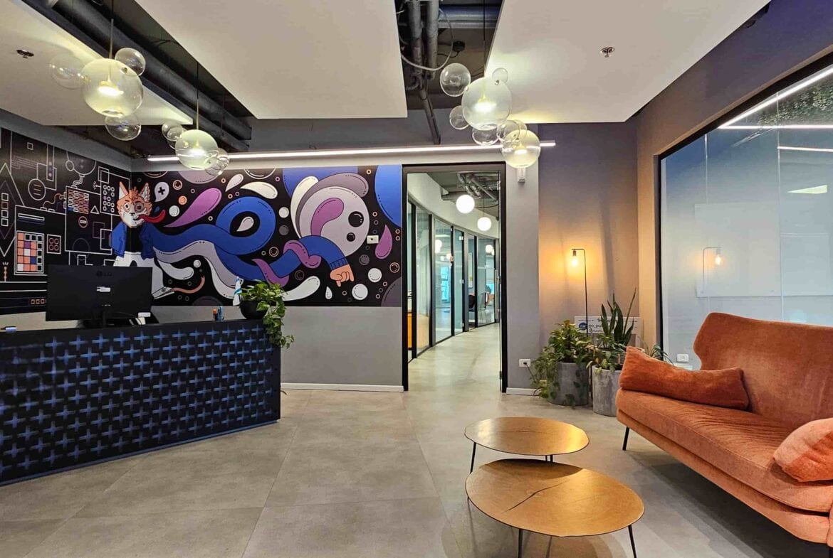 מנחם בגין משרד גדול-להשכרה עמדת קבלה