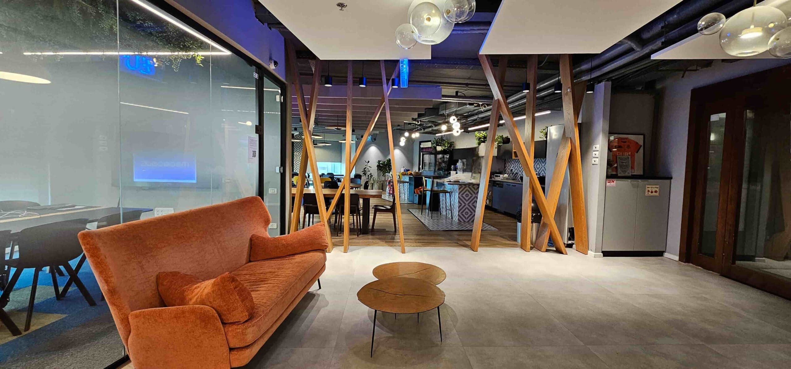 מנחם בגין משרד גדול-להשכרה עמדת קבלה