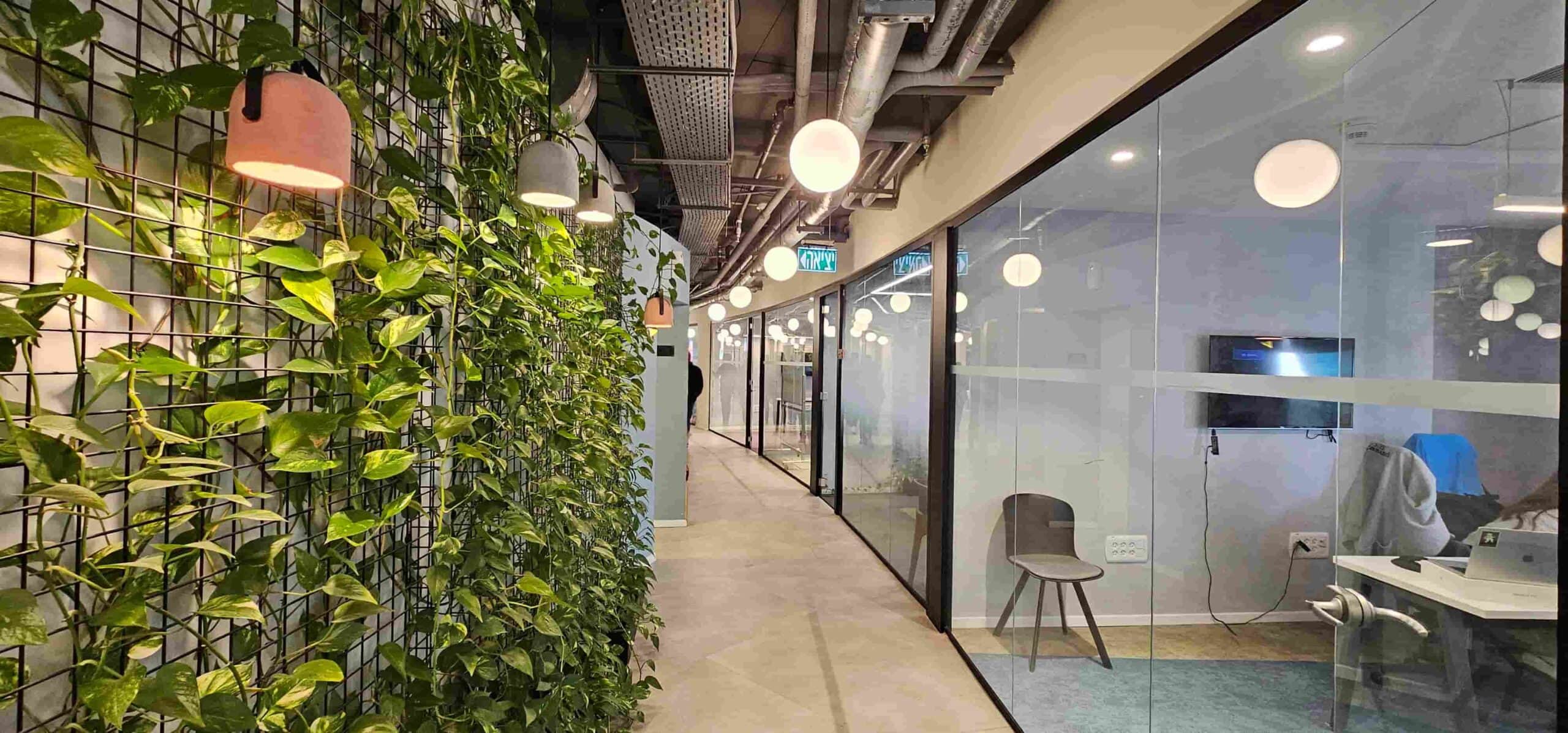 מנחם בגין משרד גדול-להשכרה מסדרון וחדרי צוות מעוצבים