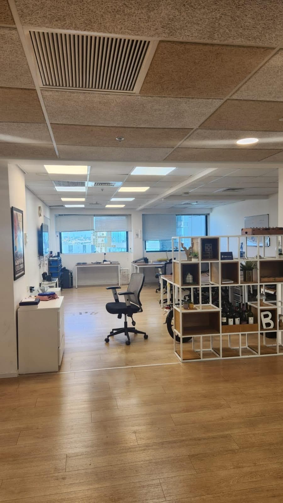 משרד יפה במגדל בבורסה פז עמדות עבודה