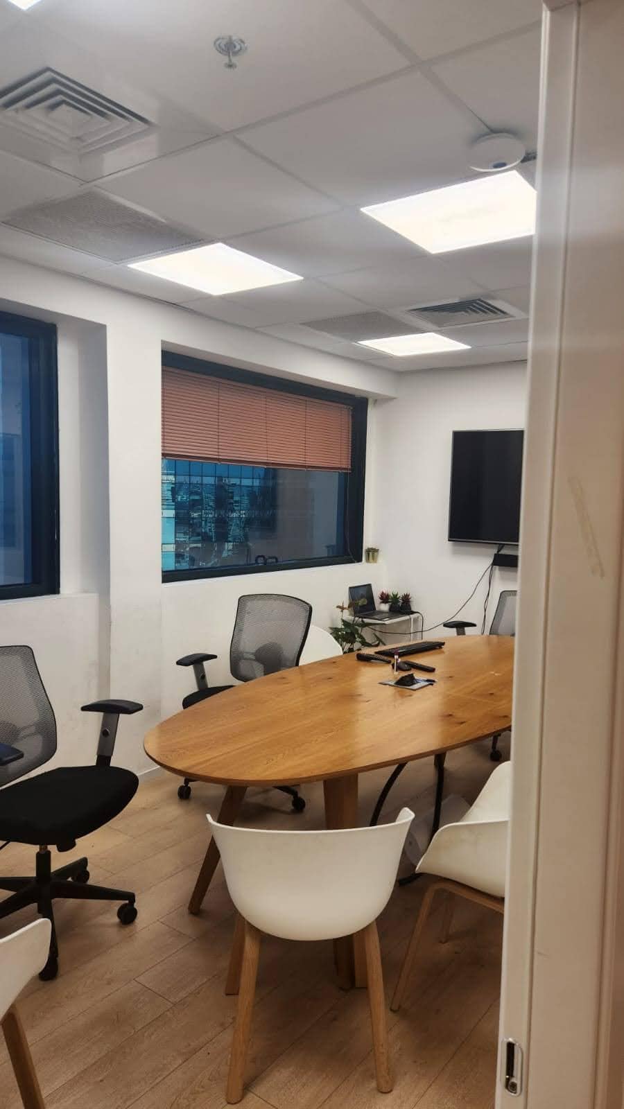 משרד יפה במגדל בבורסה פז חדר ישיבות משרד יפה במגדל בבורסה פז חדר ישיבות