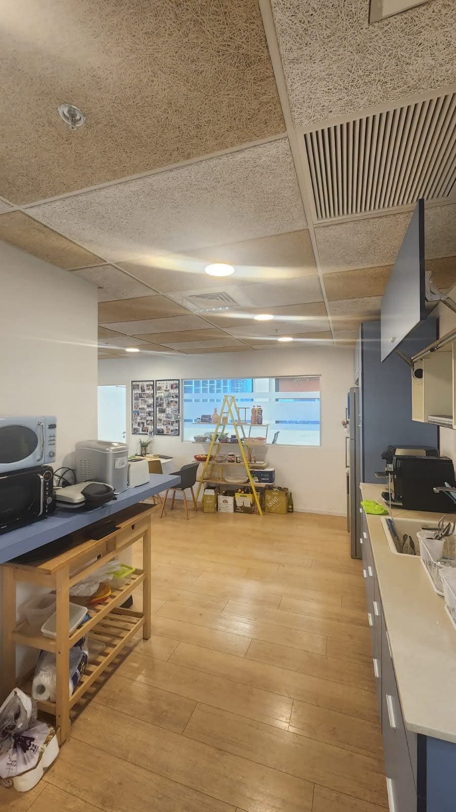 משרד יפה במגדל בבורסה פז חדר צוות