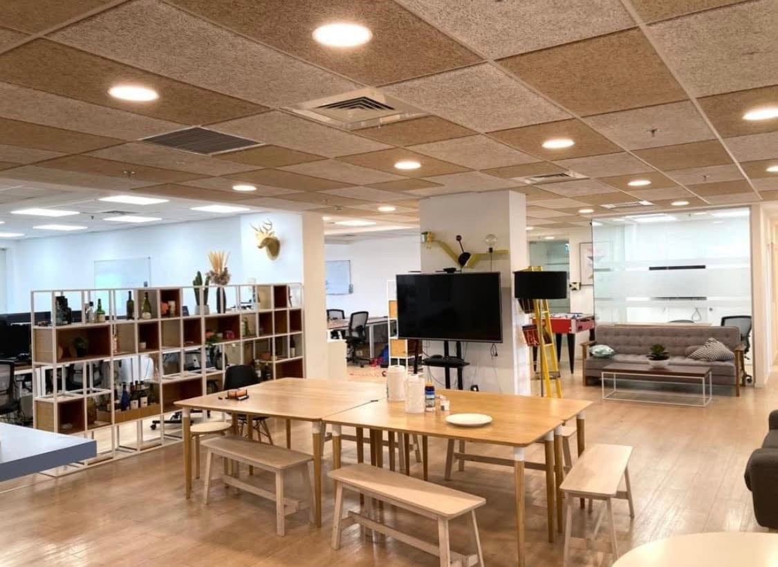 משרד יפה במגדל בבורסה פז פינת אוכל