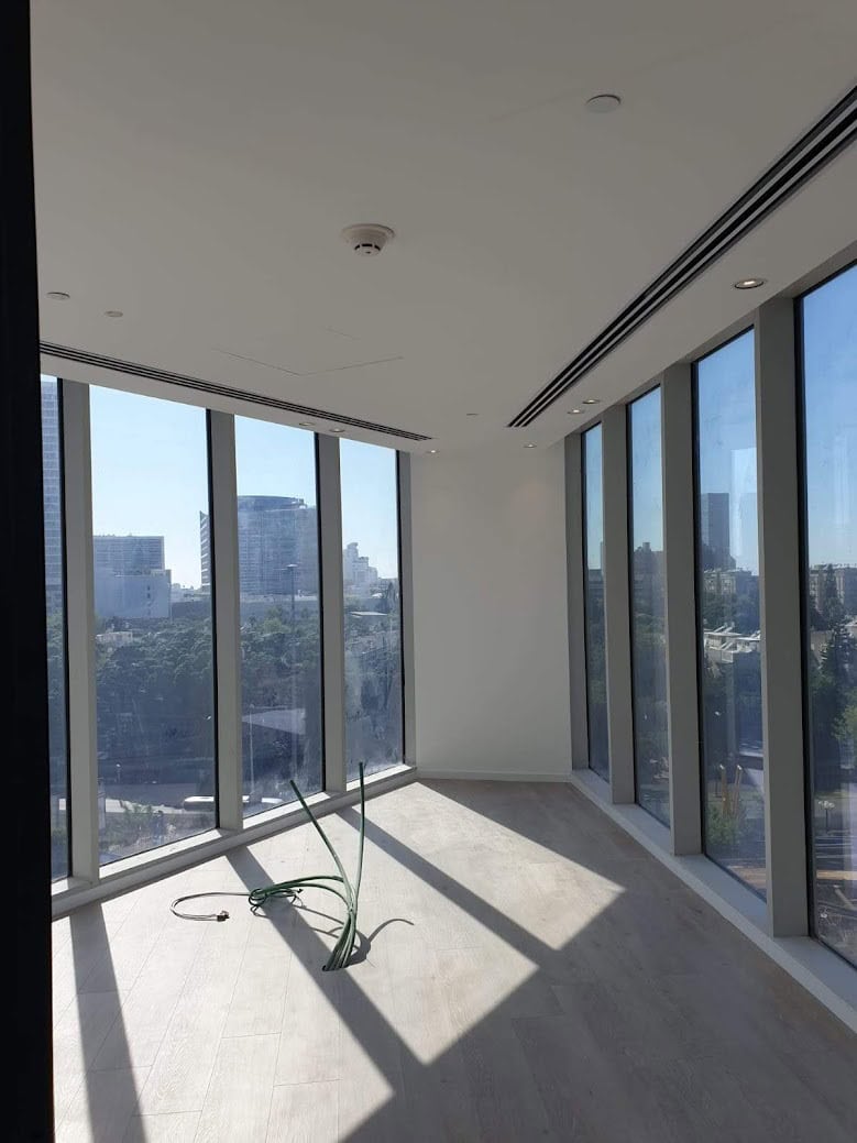 חדר ישיבות/ חדר עבודה גדול- מגל רסיטל