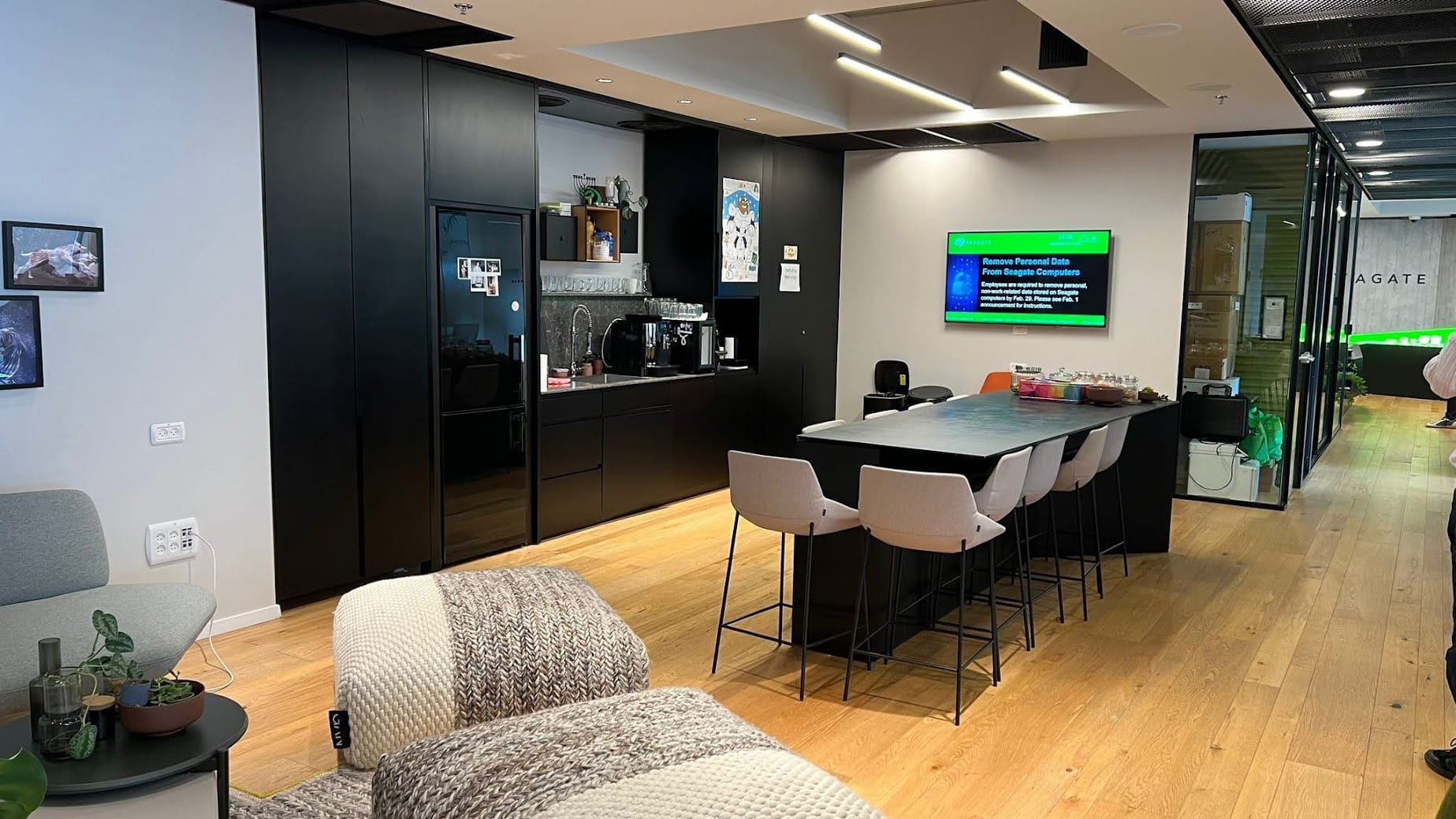 מטבח עם מקומות אוכל/ לאונג'