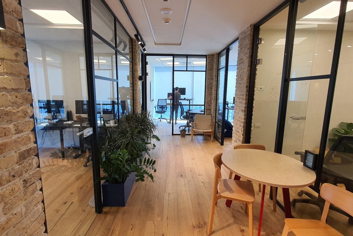 משרד יפה להשכרה 284 מ