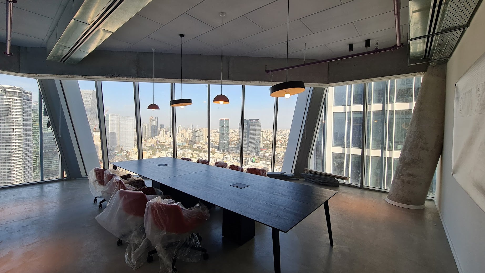 חדר ישיבות גדול